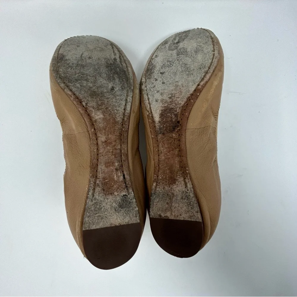 Tory Burch Caroline Leather Medallion Logo Ballet Flats Natural Tan 8M.
